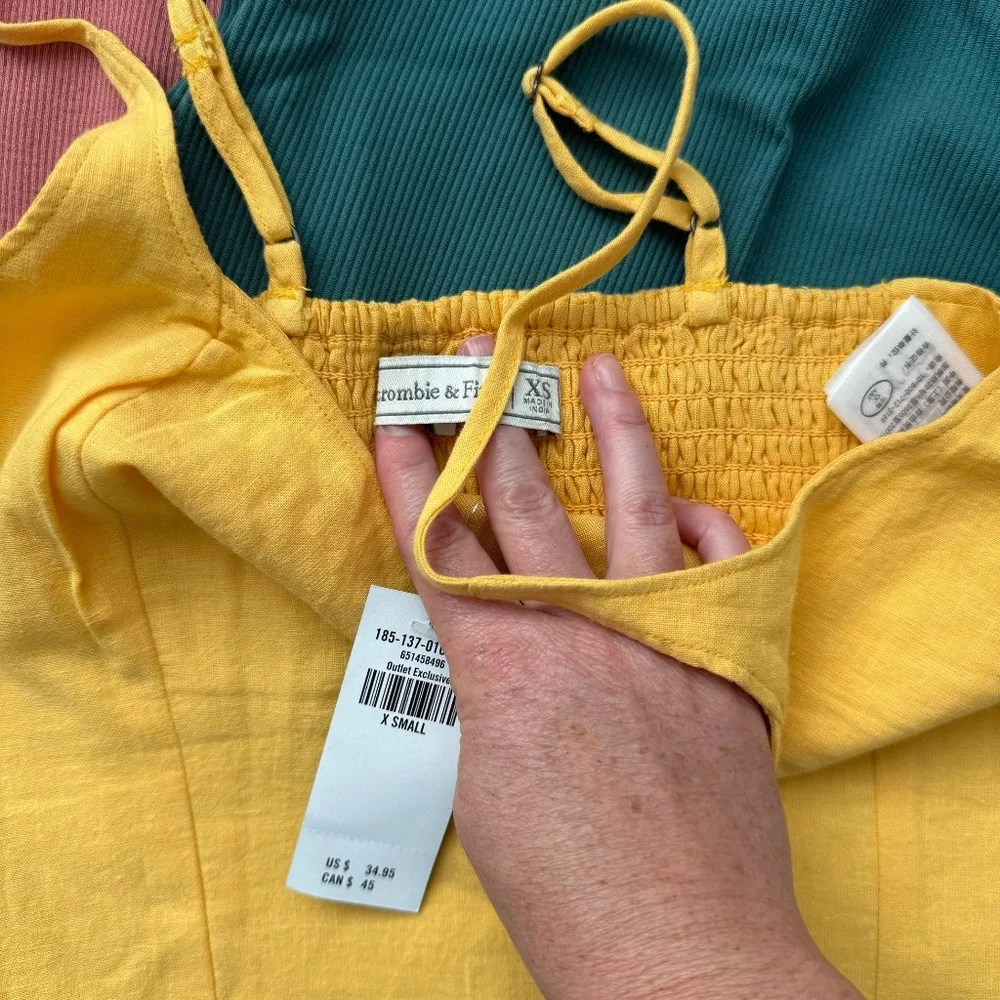Abercrombie and Fitch Tank Bundle XS/S - Picture 3 of 11